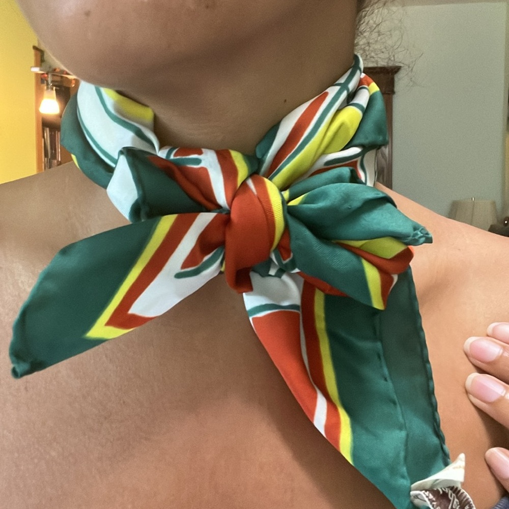 Beautiful vintage, Madenmoiselle scarf all polyester